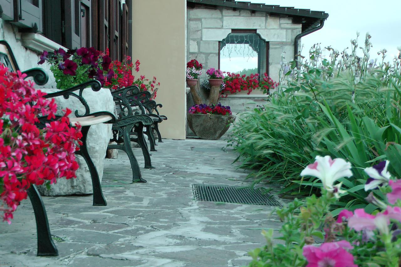 Hotel Altopiano Delle Rocche Rocca di Mezzo Bagian luar foto