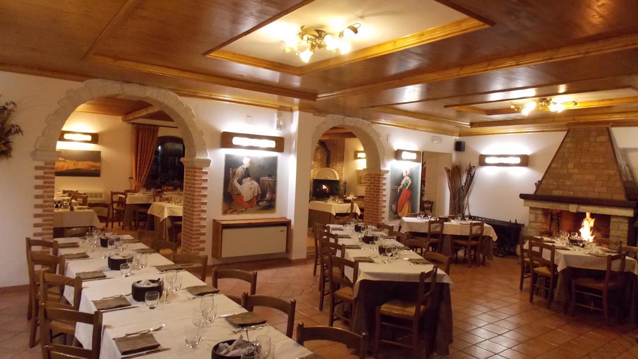 Hotel Altopiano Delle Rocche Rocca di Mezzo Bagian luar foto