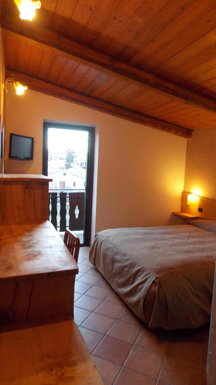 Hotel Altopiano Delle Rocche Rocca di Mezzo Bagian luar foto